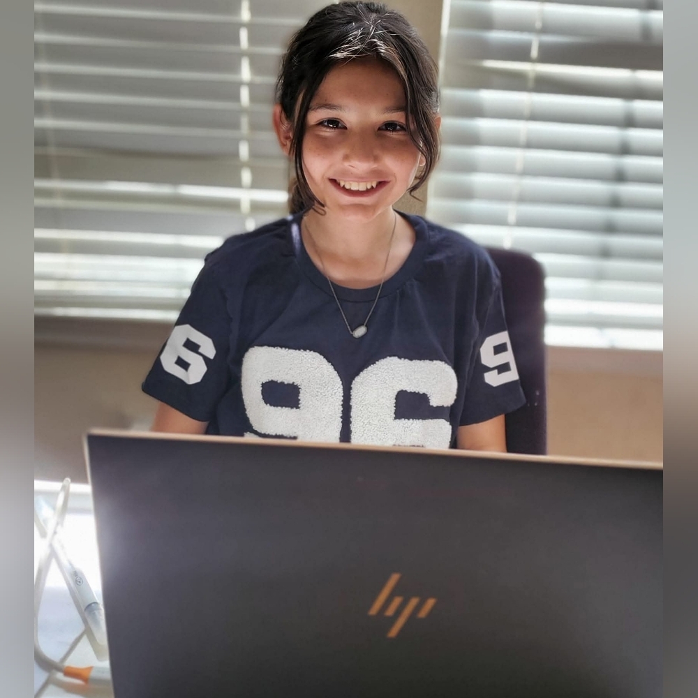 MONIQUE IS LIVE LISTING - Picture 8 of 9
